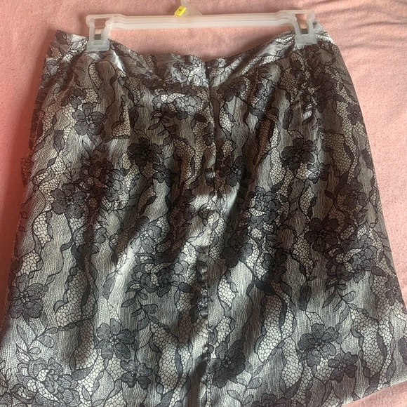 Skirt - Picture 2 of 2